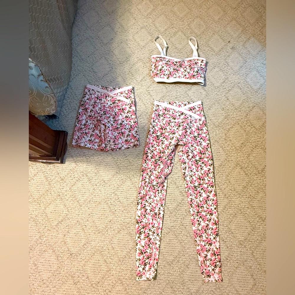 Floral Pink and White Activewear Set Astoria Size S 3. Piece set